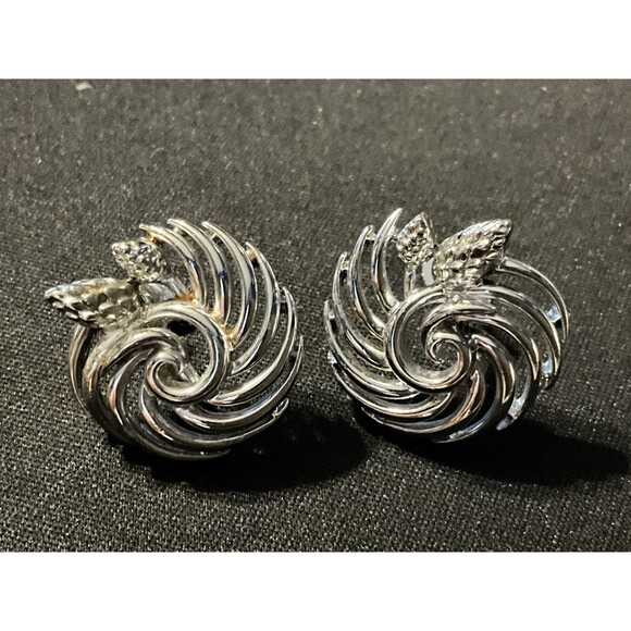 Vintage Lisner Screw Back Swirl W/ Pincons Earrings - Picture 2 of 5